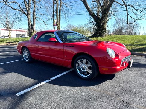 Used 2004 Ford Thunderbird image 2