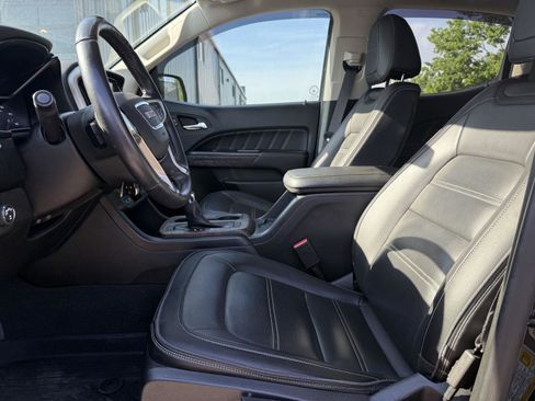 Used 2022 GMC Canyon Denali w/ Denali Black Edition Package AWD/4WD image 9