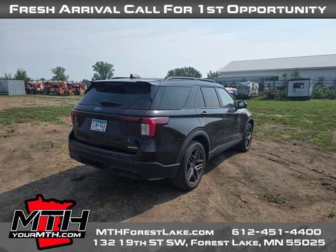 Used 2025 Ford Explorer ST-Line w/ ST-Line Street Pack AWD/4WD image 8