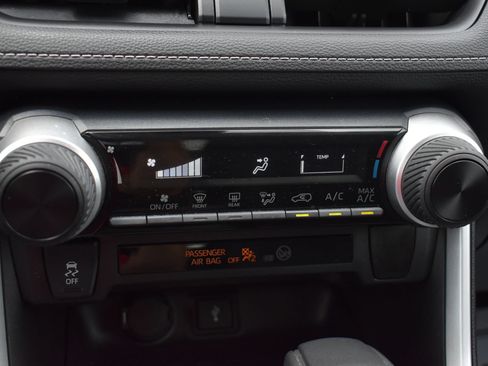 Used 2021 Toyota RAV4 LE FWD image 28