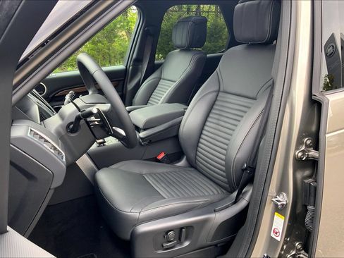 Certified 2025 Land Rover Discovery Dynamic SE AWD/4WD image 7