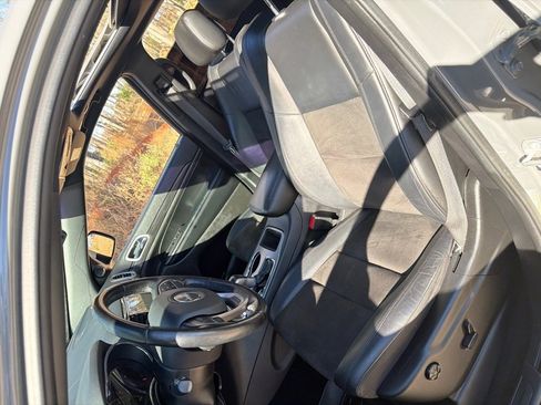 Used 2021 Jeep Grand Cherokee Laredo X image 9