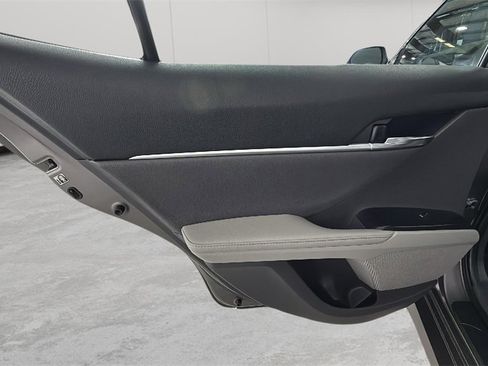 Used 2019 Toyota Camry XLE image 32