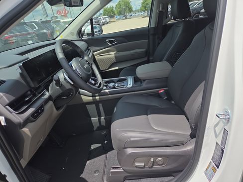 New 2026 Kia Carnival EX image 4