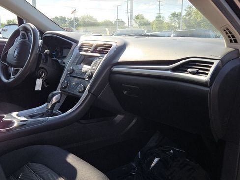 Used 2016 Ford Fusion SE FWD image 5