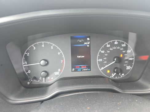Used 2024 Toyota Corolla Cross LE w/ Moonroof Package FWD image 18