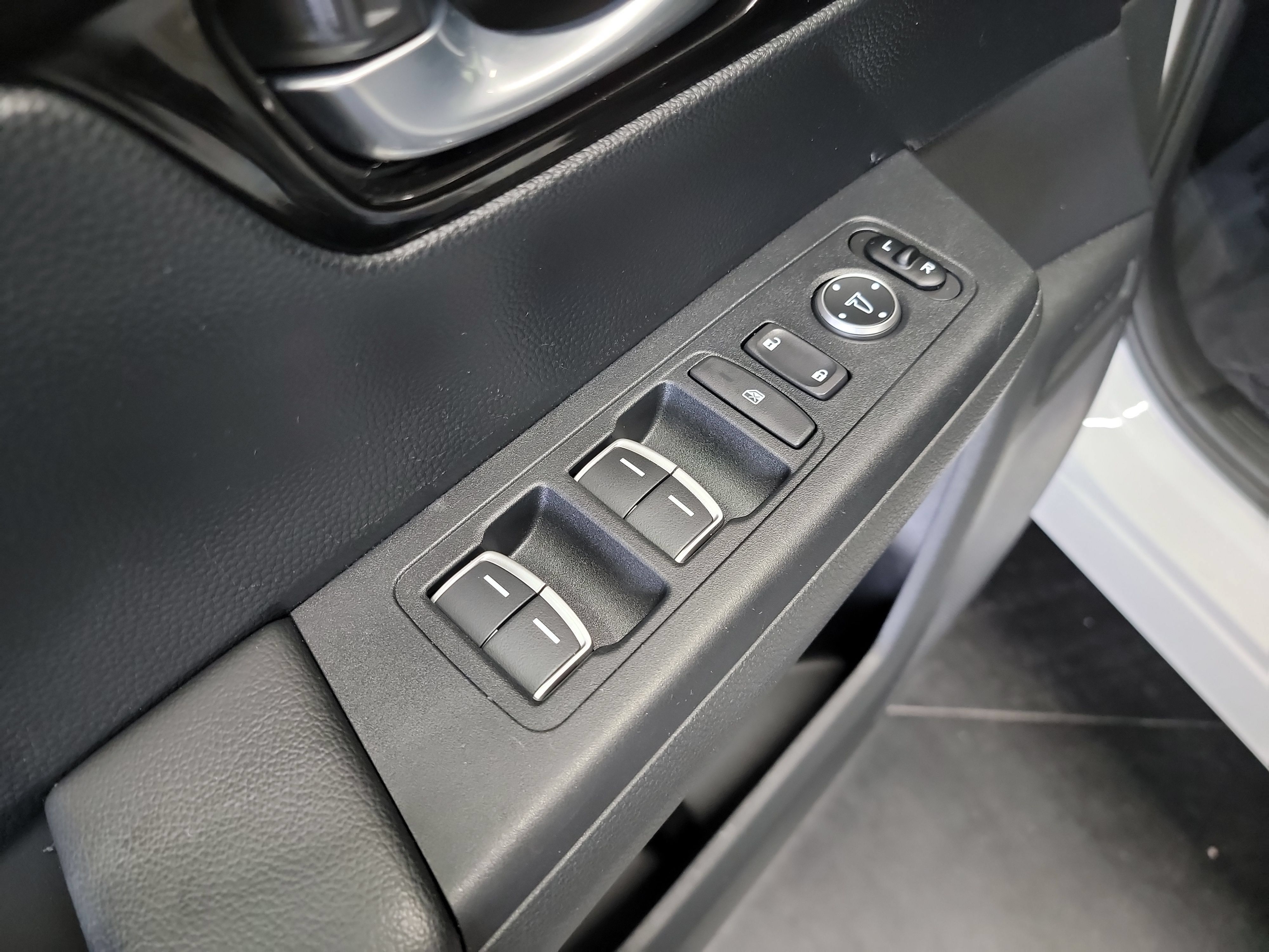 Used 2023 Honda CR-V EX-L image 14