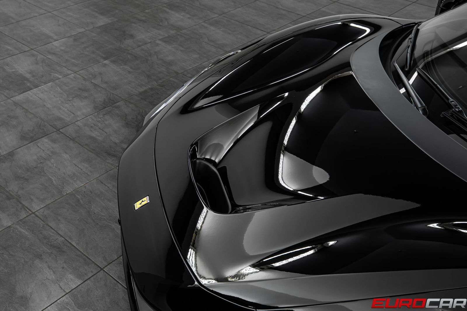 Used 2021 Ferrari F8 Tributo RWD image 9