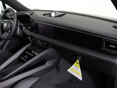 New 2026 Porsche Macan 4 Electric image 15