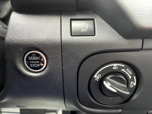 Used 2025 Nissan Frontier PRO-4X w/ Tow Package AWD/4WD image 19