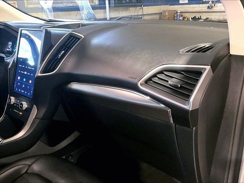Used 2022 Ford Edge SEL image 17
