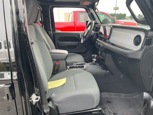 Used 2024 Jeep Gladiator Sport image 39