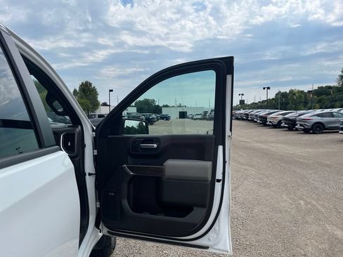 Used 2020 Chevrolet Silverado 1500 LT Trail Boss AWD/4WD image 34