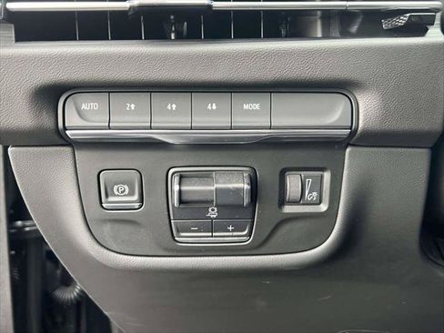 Used 2025 Cadillac Escalade ESV Sport w/ LPO, ONYX Package AWD/4WD image 24