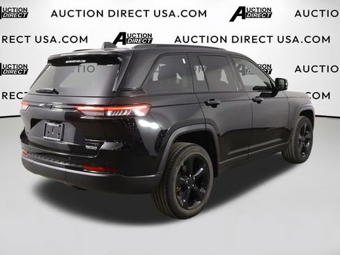 Used 2023 Jeep Grand Cherokee Limited w/ Black Appearance Package AWD/4WD image 42