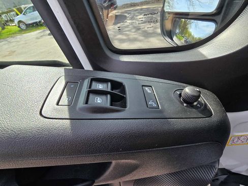 Used 2024 RAM ProMaster 2500 w/ Convenience Group FWD image 12