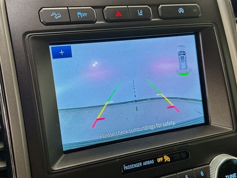 Used 2020 Ford Expedition XLT w/ Equipment Group 202A AWD/4WD image 23