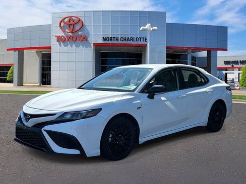 Used 2023 Toyota Camry SE FWD image 5