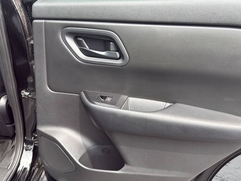 Used 2024 Nissan Rogue S FWD image 23