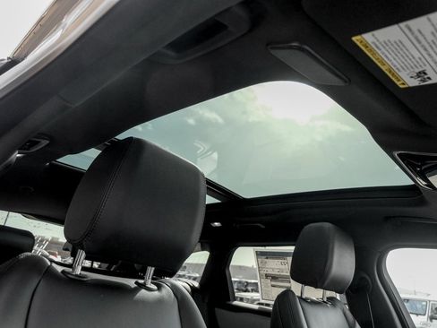 Used 2026 Land Rover Range Rover Velar Dynamic SE image 23