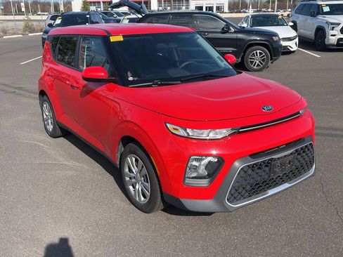 Used 2021 Kia Soul LX FWD image 2