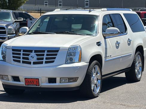Used 2011 Cadillac Escalade ESV Premium AWD/4WD image 10