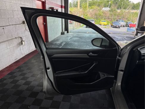 Used 2019 Volkswagen Jetta SE FWD image 18