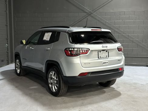 Used 2024 Jeep Compass Latitude AWD/4WD image 5
