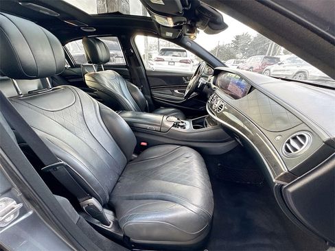 Used 2018 Mercedes-Benz S 560 4MATIC Sedan w/ Premium Package image 32