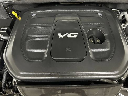 Used 2017 Jeep Grand Cherokee Altitude AWD/4WD image 10