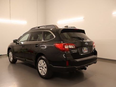 Used 2017 Subaru Outback 2.5i Premium AWD/4WD image 4