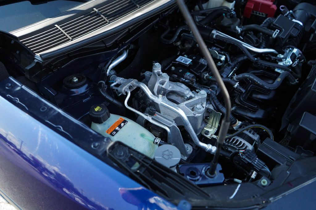 Used 2025 Nissan Kicks SR FWD image 36