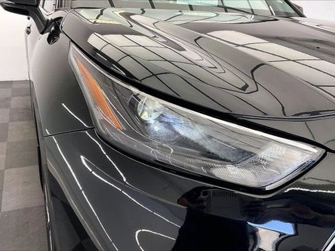 Used 2024 Toyota Highlander XLE FWD image 29