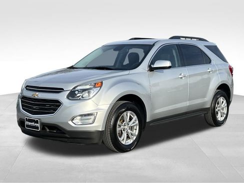 Used 2017 Chevrolet Equinox LT w/ Convenience Package image 2