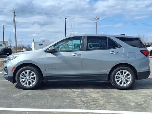 Used 2023 Chevrolet Equinox LS w/ LS Convenience Package image 4