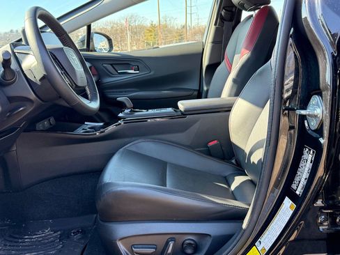 Used 2024 Toyota Prius Prime XSE Premium image 16