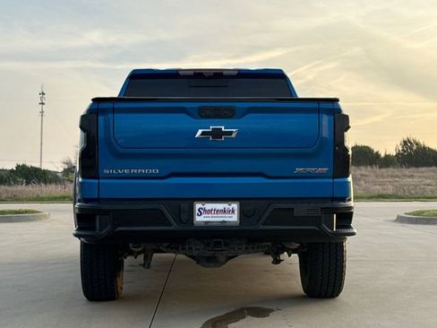 Used 2022 Chevrolet Silverado 1500 ZR2 w/ Technology Package AWD/4WD image 8