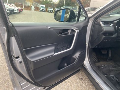 Used 2022 Toyota RAV4 LE image 11