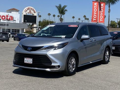 Certified 2025 Toyota Sienna XLE FWD image 37