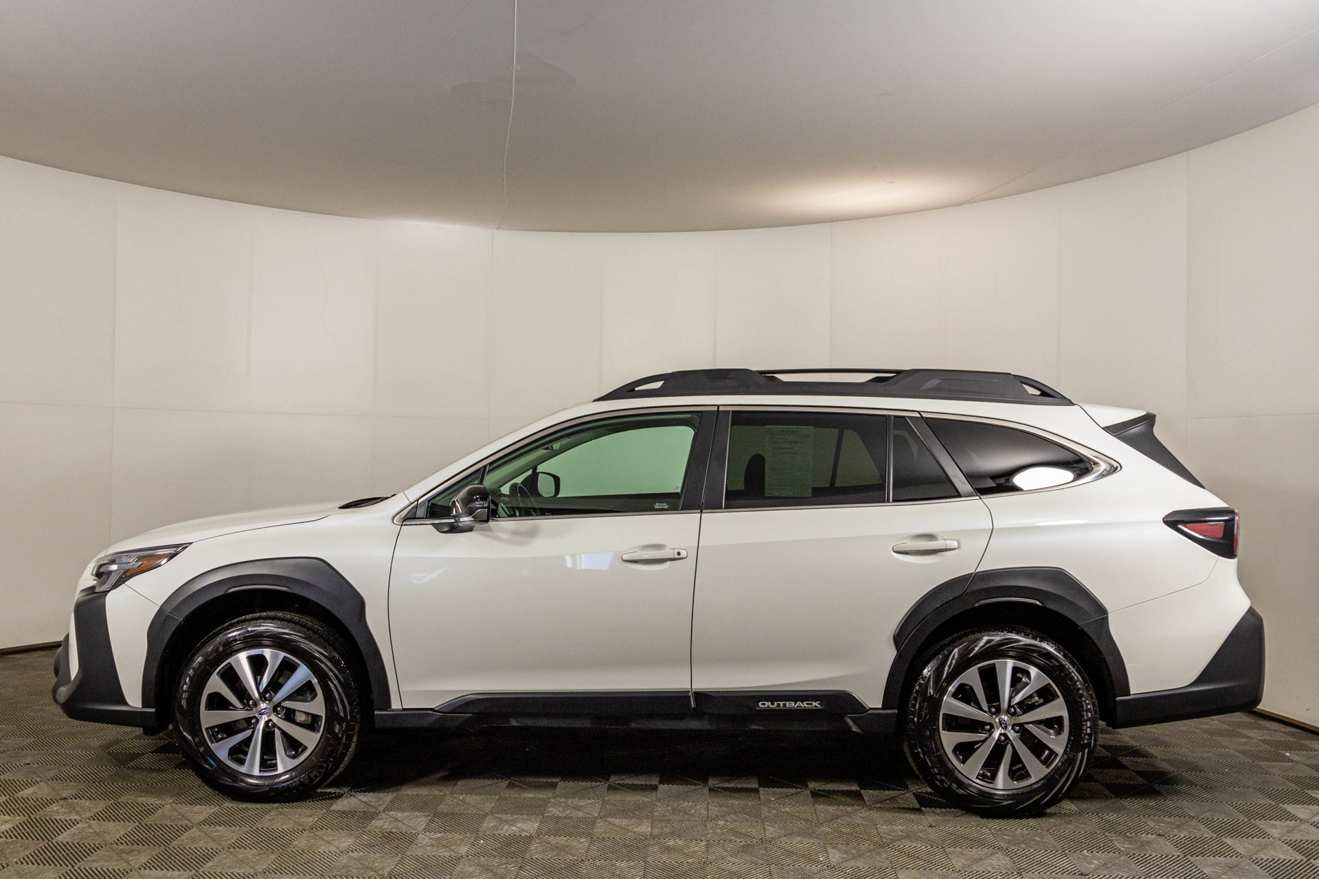 Used 2025 Subaru Outback Premium AWD/4WD image 19