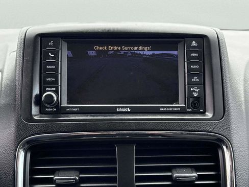 Used 2019 Dodge Grand Caravan SE w/ UConnect Hands-Free Group image 26