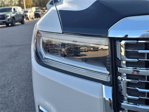 Certified 2022 GMC Acadia Denali w/ Denali Ultimate Package image 11