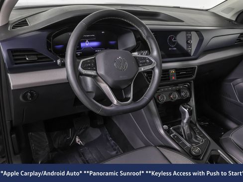 Used 2023 Volkswagen Taos SE w/ Panoramic Sunroof Package AWD/4WD image 5