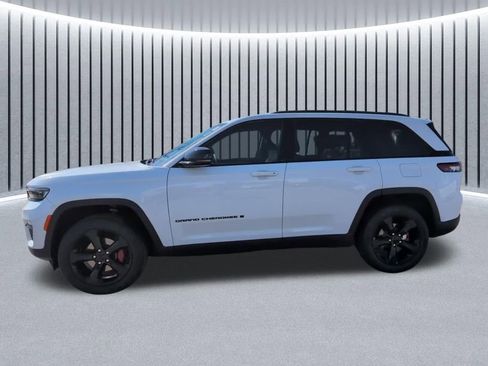 Used 2024 Jeep Grand Cherokee Limited w/ Black Appearance Package image 13