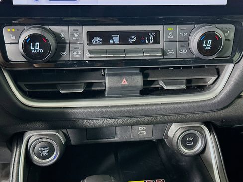 Used 2025 Toyota Grand Highlander AWD image 23