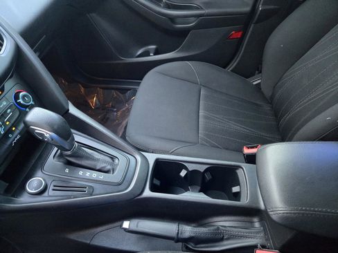 Used 2017 Ford Focus SE image 25