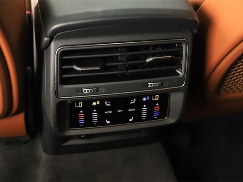 Used 2025 Audi Q8 Prestige w/ Prestige Package image 22