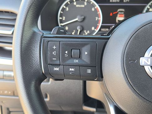 Used 2023 Nissan Rogue SV image 22