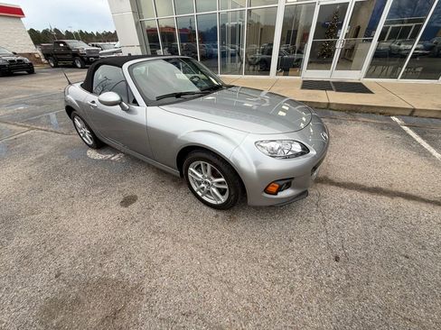 Used 2015 MAZDA MX-5 Miata Sport image 3