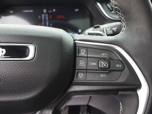 Used 2024 Jeep Grand Cherokee Altitude image 21